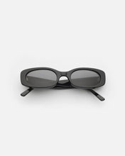 Lu Goldie 'Cali' Sunglasses - Black