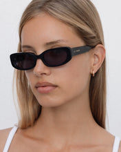 Lu Goldie 'Cali' Sunglasses - Black