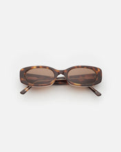 Lu Goldie 'Cali' Sunglasses - Tort