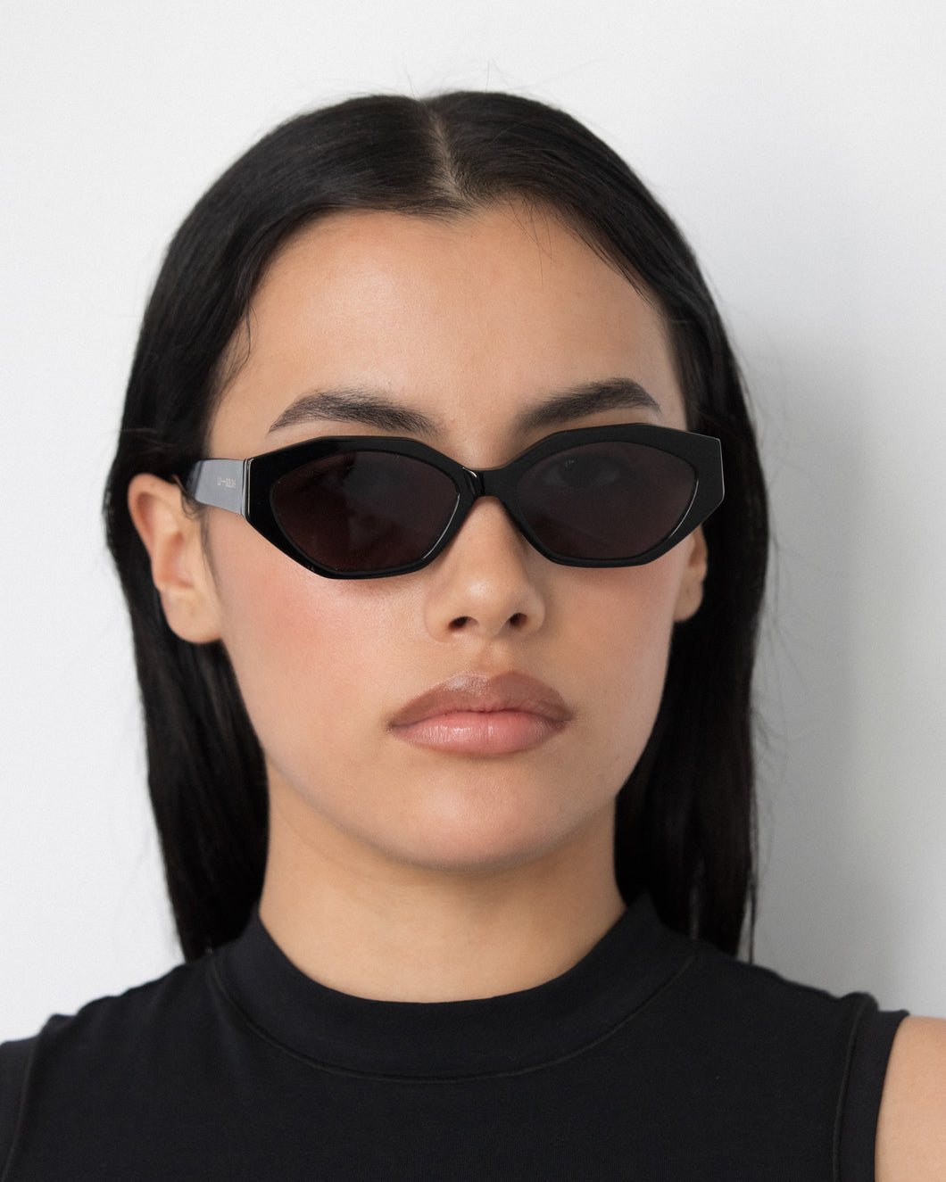 Lu Goldie 'Eliana' Sunglasses - Black