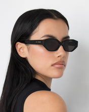 Lu Goldie 'Eliana' Sunglasses - Black