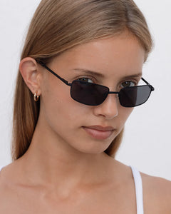 Lu Goldie 'Yuki' Sunglasses - Black